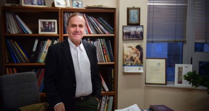 Ο Νίκος Χολέβας, εκ βαθέων, στη «Free Typos»