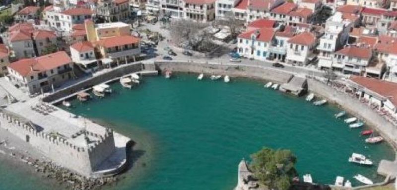 «Κυριακή στο χωριό» – Βίντεο του Δ. Σαββόπουλου από την όμορφη και γραφική Ναύπακτο