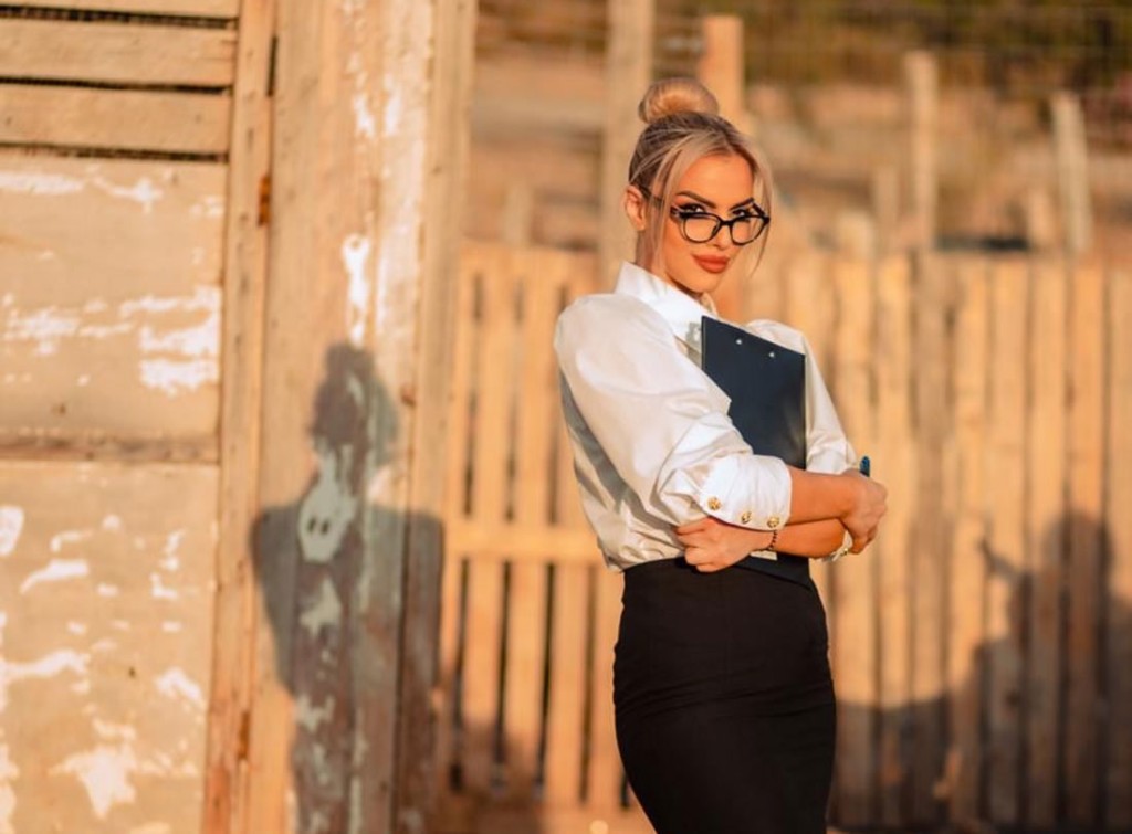 «Τώρα παράτα με»: Κυκλοφόρησε το νέο τραγούδι της Χρύσας Μπανδέλη