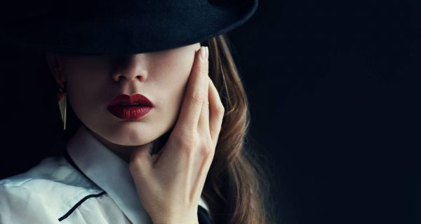 «Κορίτσια, ηρεμήστε»: 10 συχνά λάθη που κάνουν οι γυναίκες και σκοτώνουν τη σχέση