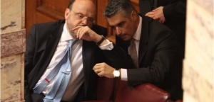 Πέντε “καραμανλικοί”, πρώην υπουργοί και βουλευτές της ΝΔ, επιτίθενται στον Μητσοτάκη