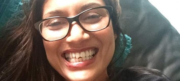 Η γυναίκα που κανείς δεν πιστεύει την ηλικία της: Είναι 52, μοιάζει με 20 -Τα μυστικά της [εικόνες]