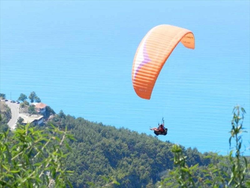 Πτήση με αλεξίπτωτο πλαγιάς από την Εξάνθεια Λευκάδας (φωτο-videos)