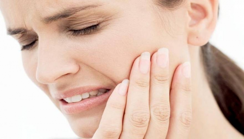 Πώς να απαλλαγείτε από τον πονόδοντο σε λίγα μόλις λεπτά- Τα έχουμε όλοι στο σπίτι μας
