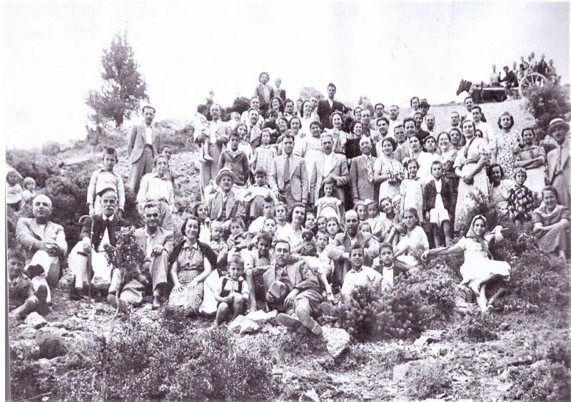 Η Μαρία Δημάδη των εφηβικών χρόνων ανάμεσα στους Αγρινιώτες παραθεριστές του Μεσοπολέμου.