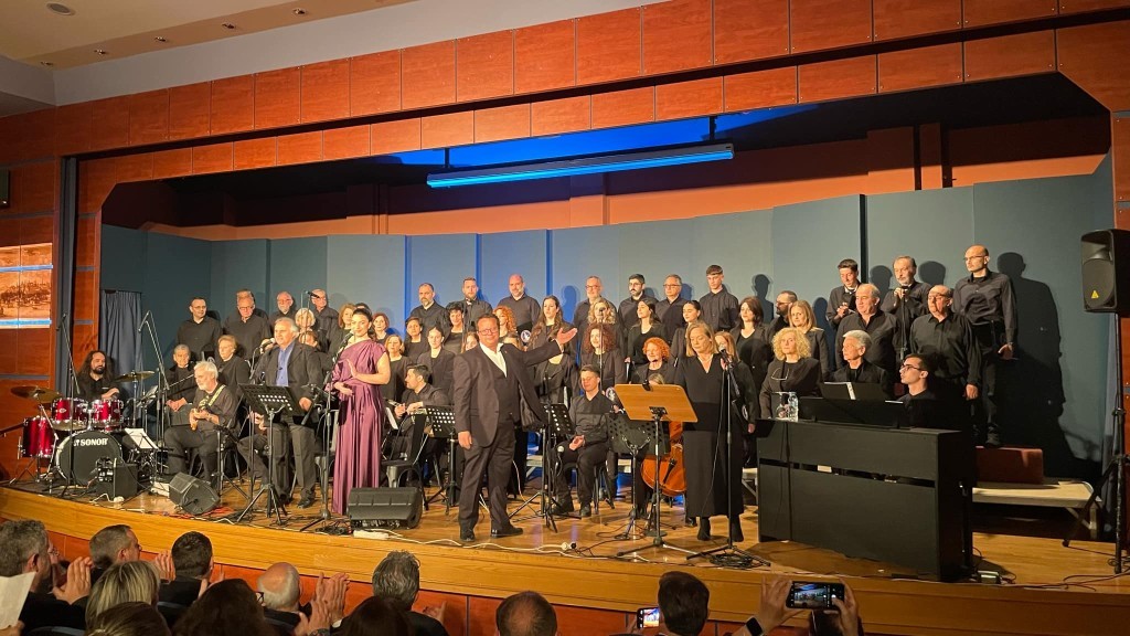 Μεγάλη επιτυχία σημείωσε η Συναυλία της Χορωδίας του Δήμου Ιερής Πόλης Μεσολογγίου «Τριαντάφυλλα &#039;Ναι Θεϊκά... Στην Κόλαση Πεσμένα...»