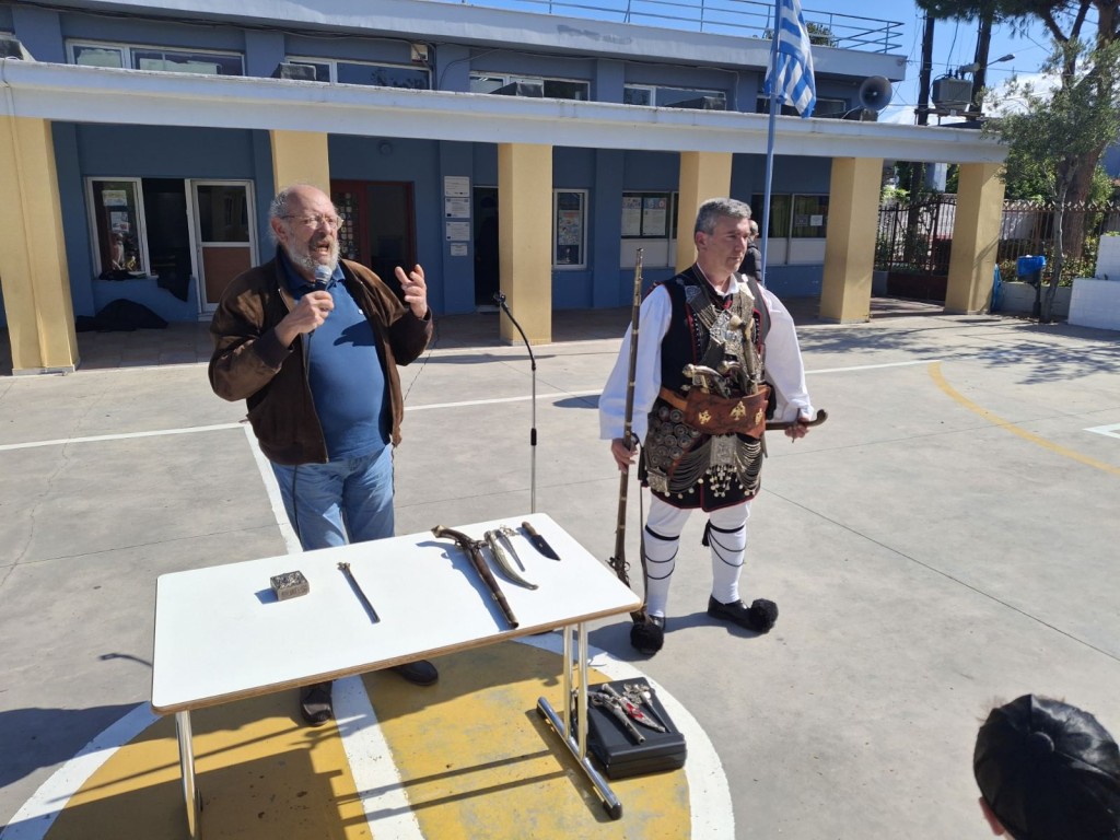 Επίσκεψη του Συλλόγου Πανηγυριστών «Ο ΆηΣυμιός» σε σχολεία της Πάτρας