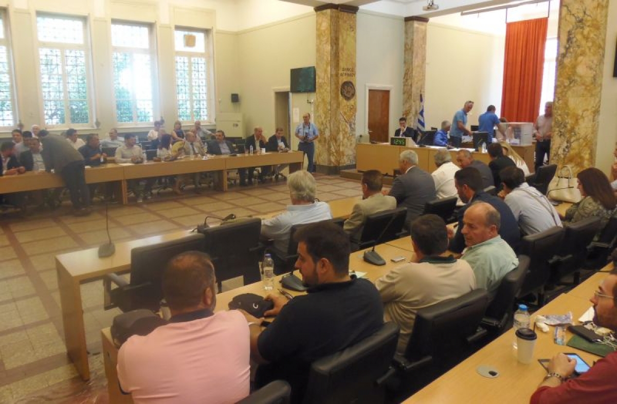 Δειλοί, μοιραίοι κι άβουλοι… Συνεδριάζει η Σύγκλητος, αλλά εδώ είπαμε “καλό καλοκαίρι”