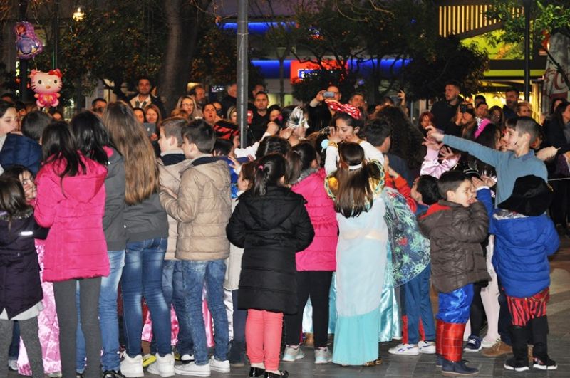 Χορευτικά στην Πλατεία Δημοκρατίας ανήμερα Τσικνοπέμπτης(φωτό-βίντεο)