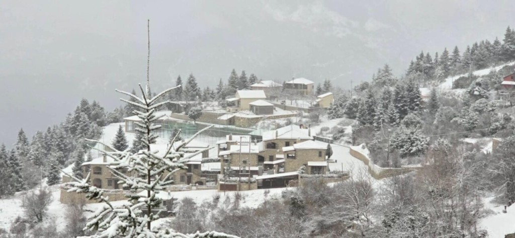 Χιονισμένα Κρυονέρια Ναυπακτίας: Ένα χωριό σαν παραμύθι στην αγκαλιά του χειμώνα