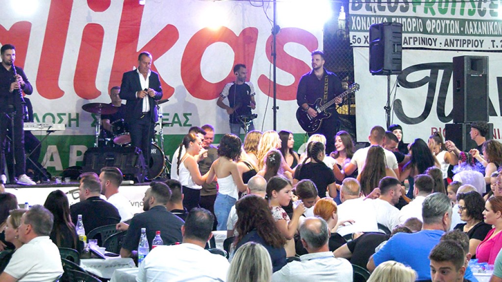 Αξέχαστη Βραδιά στο Καστράκι – Ο Χορός και το Κλαρίνο Πήραν Φωτιά!