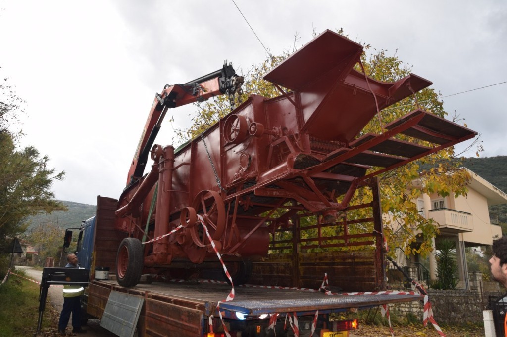 Ξηρόμερο: Η αλωνιστική μηχανή (πατόζα) στο Λαογραφικό Μουσείο Μπαμπίνης (εικόνες)