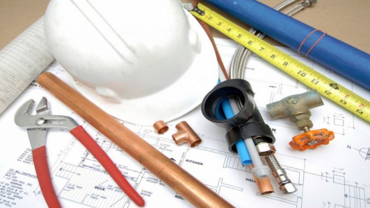 Τεχνική εταιρεία στο Ευηνοχώρι ζητά τεχνίτη και βοηθό υδραυλικού