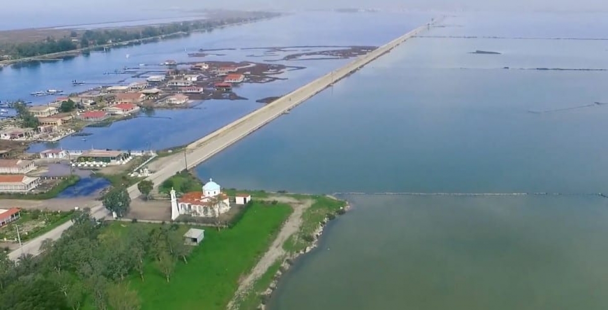 Μία «βόλτα από ψηλά» στην όμορφη Τουρλίδα (βίντεο)