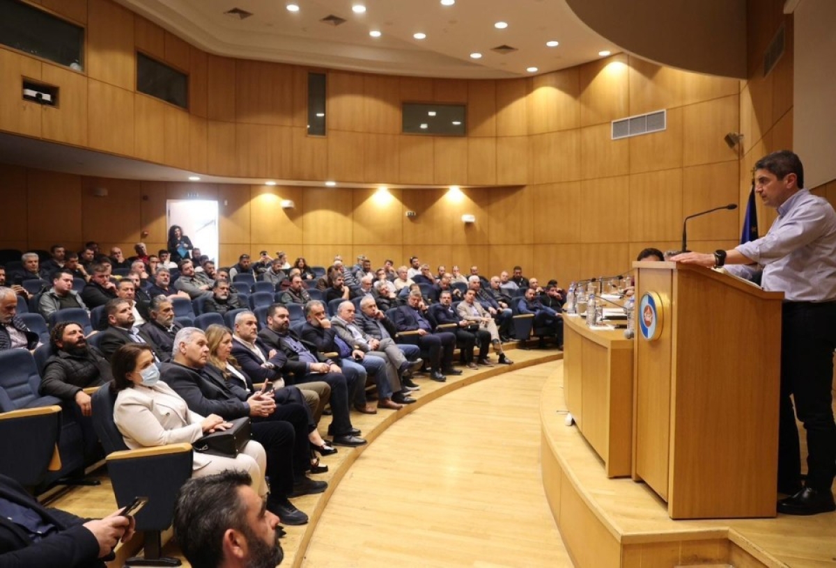 Αυγενάκης προς αγρότες: Δεν είμαστε απέναντι! Είμαστε στην ίδια πλευρά της όχθης και ως κυβέρνηση πασχίζουμε για την επίλυση των προβλημάτων σε τοπικό, εθνικό αλλά και ευρωπαϊκό επίπεδο