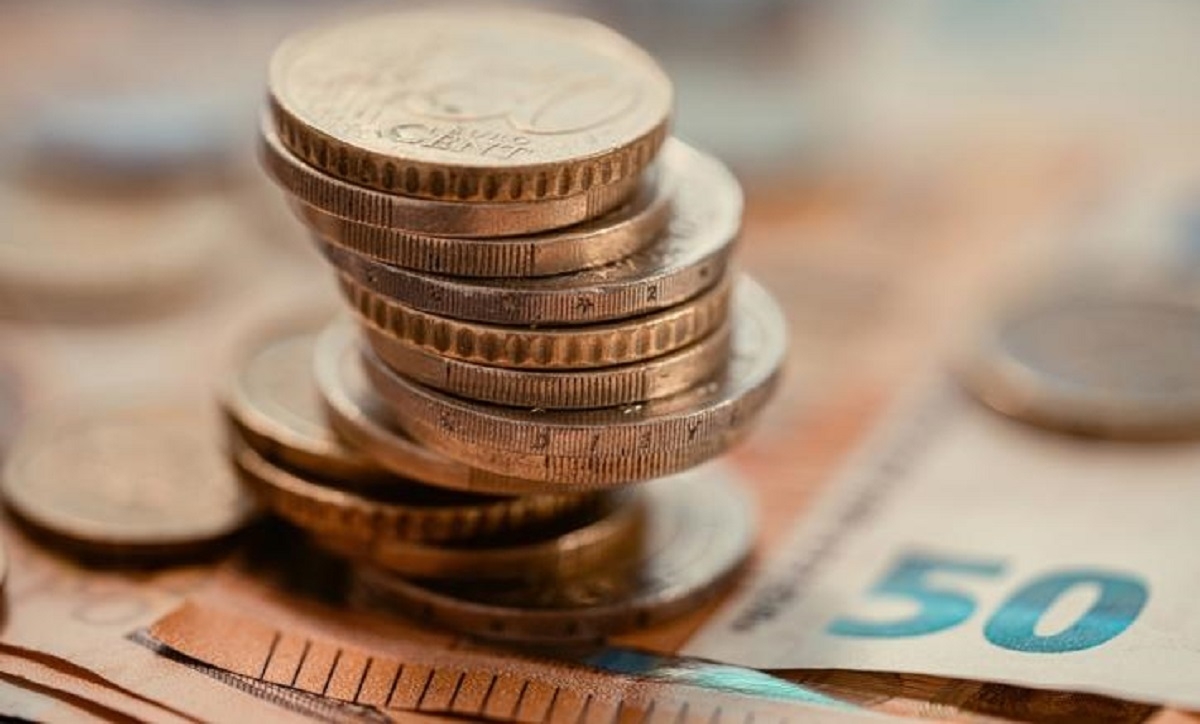 Ποιοι θα δουν αυξήσεις και νέες παροχές από τις αρχές του 2024