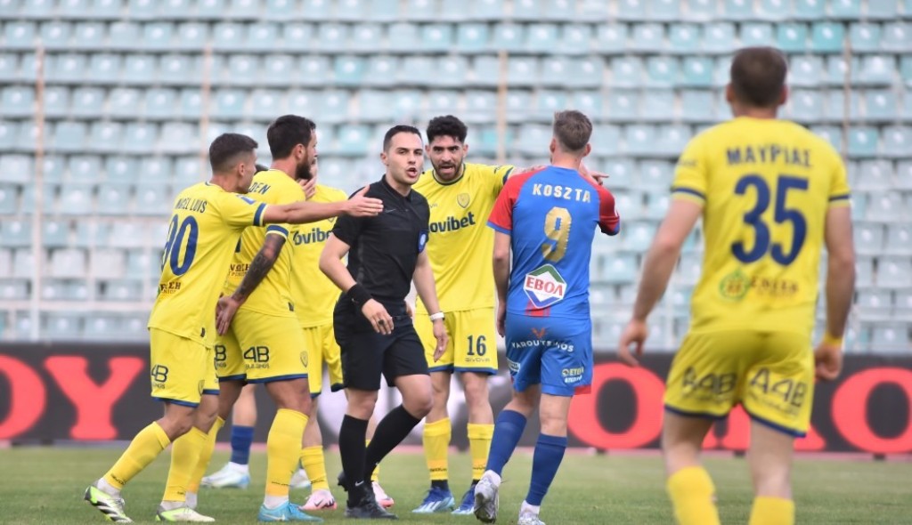 Τι είπε ο Βαλέρι για το Βόλος-Παναιτωλικός και το «δεν ήθελα να αποβάλλω τον Κόμπα» του Πολυχρόνη