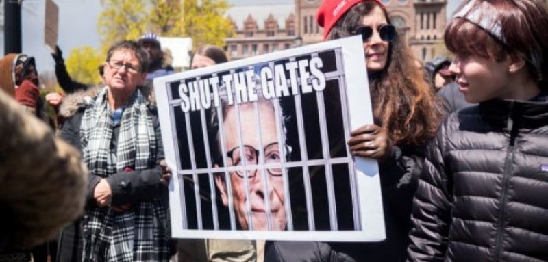 Οι φαν των θεωριών συνωμοσίας έχουν… και τη λύση