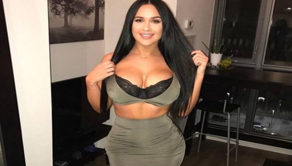 Η «χυμώδης» Sarah Love προκαλεί... «απανωτά εγκεφαλικά» (φωτό)