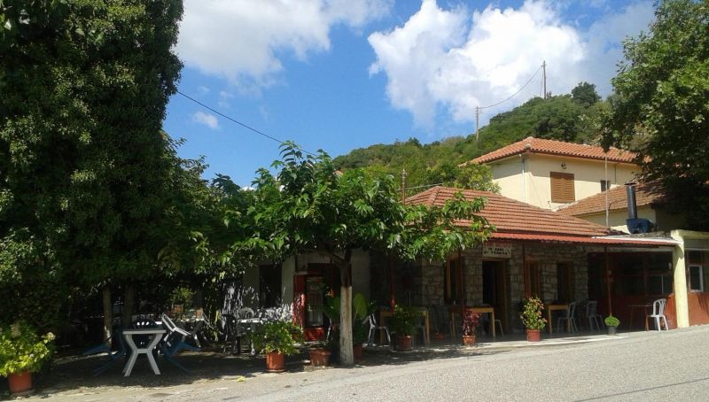 Το &quot;ΧΑΝΙ ΤΣΑΚΛΑ&quot; στ&#039; Αμπέλια Αγρινίου: Το μικρό μαγαζί με την μεγάλη ιστορία!