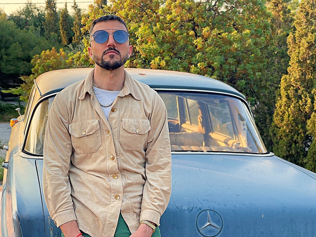 Σαράντης Κρεμιζάκης: Με μουσικό παραγωγό του Netflix το νέο τραγούδι του. Δείτε το βίντεο κλιπ.