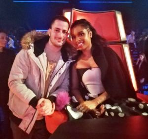 Η συνάντηση του Αγρινιώτη Γιώργου Γιγκλά με την διάσημη Αμερικανίδα Τραγουδίστρια και Ηθοποιό Τζένιφερ Χάντσον στο Λονδίνο