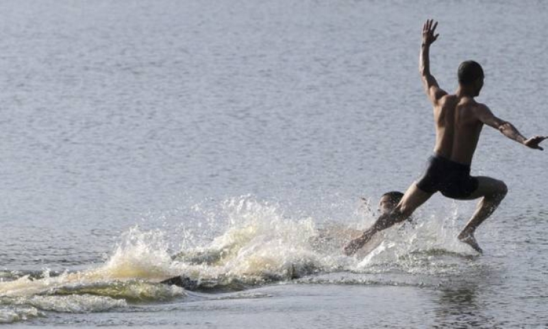 Ο μοναχός Σαολίν που «τρέχει» πάνω στην επιφάνεια της λίμνης! (video)