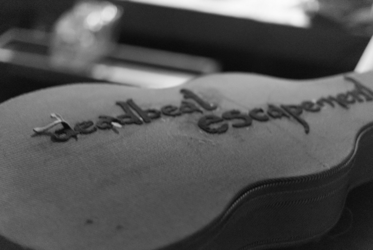 Οι Deadbeat escapement επιστρέφουν με το &quot;Till, as clouds grow on the blast&quot;.