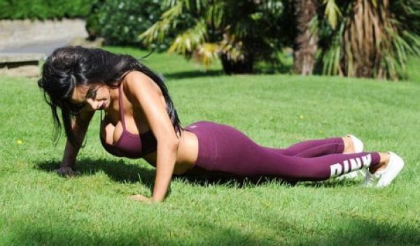 Γυμνάζεται και «κολάζει» η τηλεπερσόνα με το εντυπωσιακό της κορμί! (φωτό)