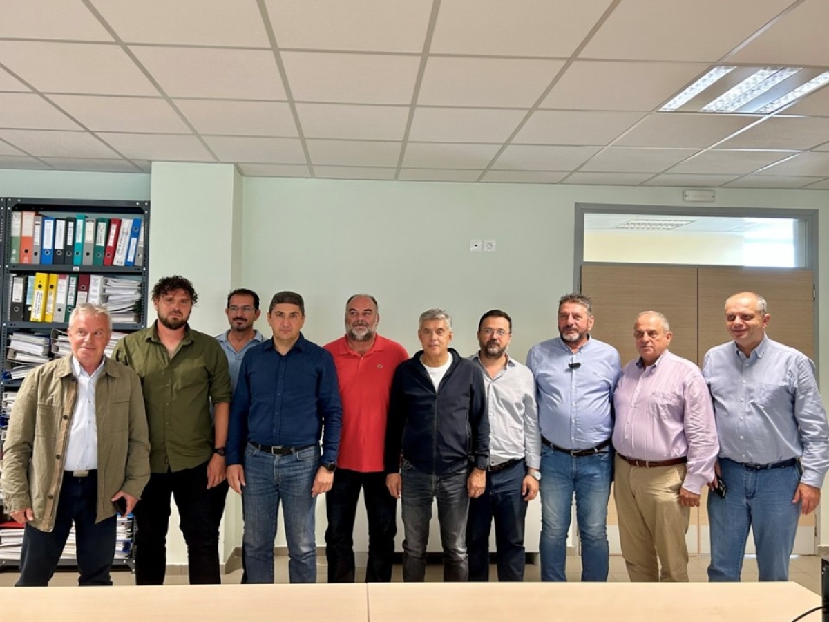 Λευτέρης Αυγενάκης σε μελισσοκόμους Λάρισας: Θα εξαντλήσω κάθε περιθώριο για να στηρίξω τον κλάδο σας