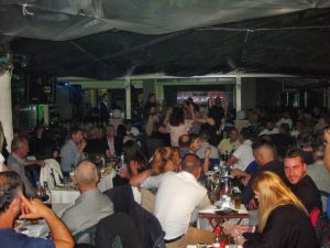 Γλέντι μέχρι πρωίας στο πανηγύρι του Αγίου Κων/νου Αγρινίου στο κέντρο «Ο Πρόσφυγας»